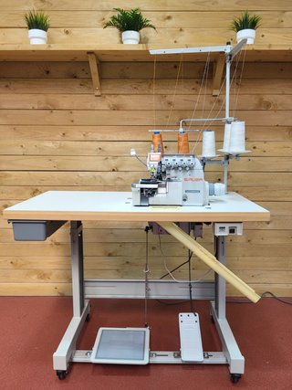 Máquina Overlock Siruba de 5 hilos
