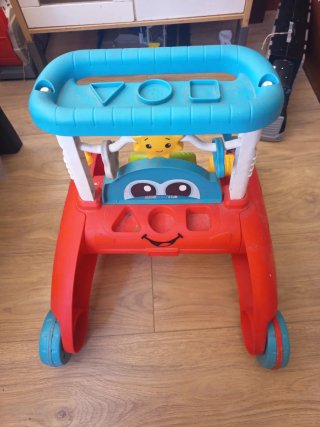 Andador infantil con juegos