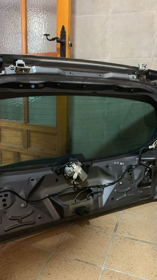 Portón superior Peugeot 3008 gris 09-16