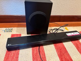 Barra de Sonido y Subwoofer LG Negro
