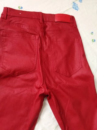 Pantalones Stradivarius rojos talla 36