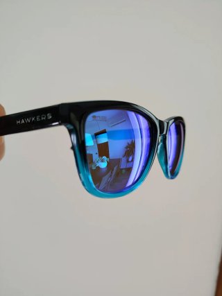 Gafas de Sol Hawkers Polarizadas Negras y Azules