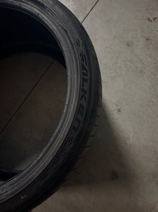 Neumático FALKEN 285/30 ZR 19