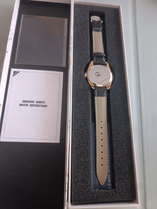 Reloj elegante ORSGA dorado y negro