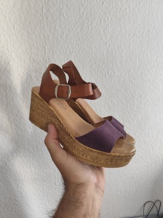 zapatos de piel mujer Talla 36 a 5€ regalo otro.