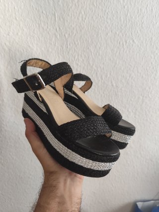 zapatos de piel mujer Talla 36 a 5€ regalo otro.