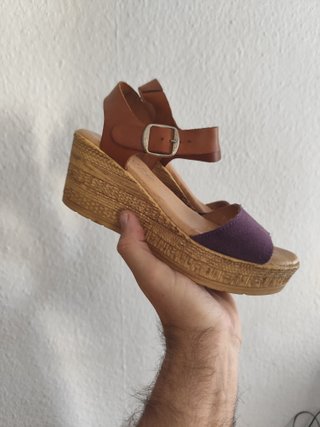 zapatos de piel mujer Talla 36 a 5€ regalo otro.