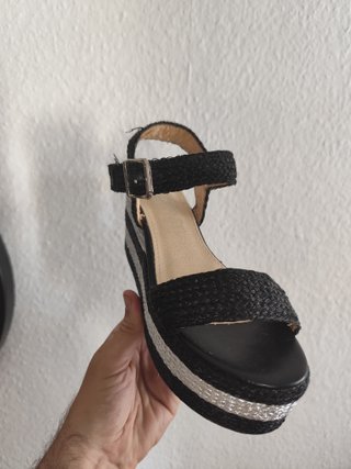 zapatos de piel mujer Talla 36 a 5€ regalo otro.