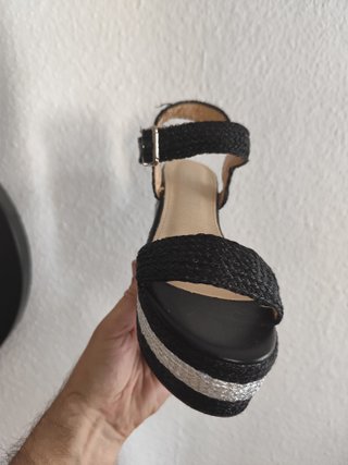 zapatos de piel mujer Talla 36 a 5€ regalo otro.