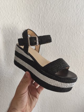 zapatos de piel mujer Talla 36 a 5€ regalo otro.