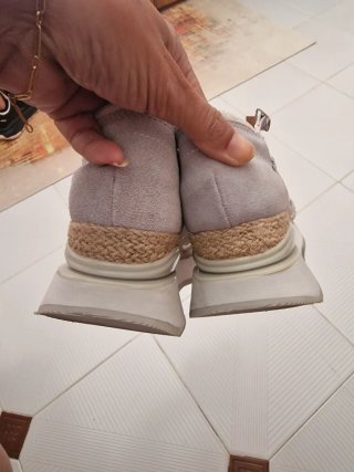 Sandalias Gioseppo Beige y Blancas