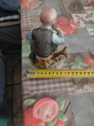 Figura de porcelana hombre sentado