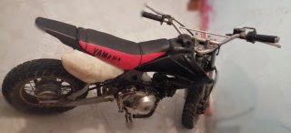 Moto Yamaha Off-Road Negra/Roja