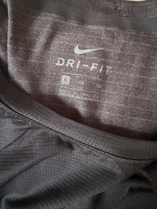 Camiseta deportiva Nike negra