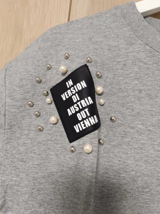 Sudadera Giorgi gris con perlas y cremallera