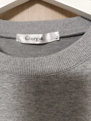 Sudadera Giorgi gris con perlas y cremallera