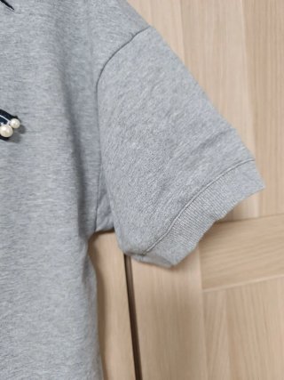 Sudadera Giorgi gris con perlas y cremallera