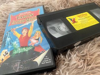 Pelicula VHS Disney Taron y el caldero magico