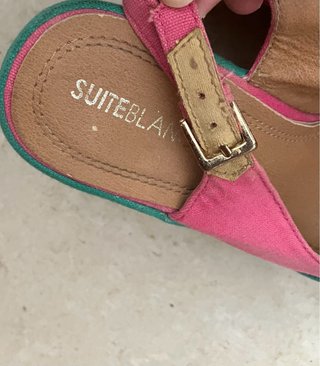 Sandalias de cuña rosa y verde
