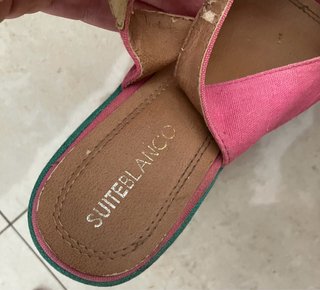 Sandalias de cuña rosa y verde