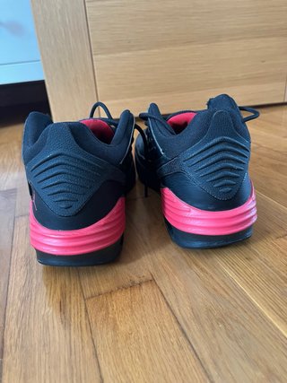 Jordan Max Aura 5 Negro/Rojo Talla 43