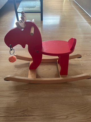 Caballo balancín infantil IKEA rojo