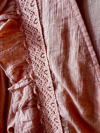 Vestido rosa con volantes