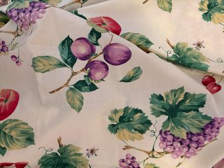 Cortina con estampado de frutas