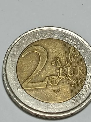 Moneda con exceso de metal