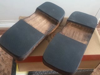 Zuecos de madera japoneses