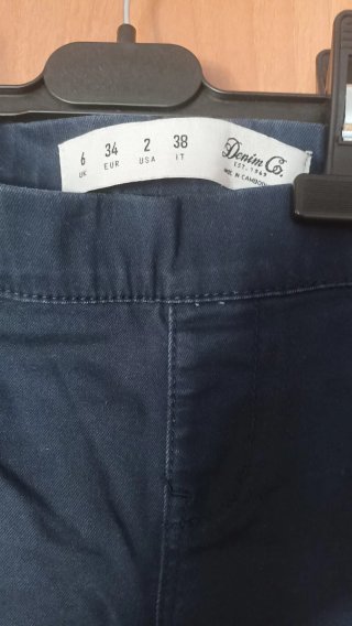 Pantalón pitillo azul marino
