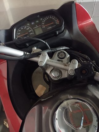 Honda Varadero 125 Adventure Roja/Plata