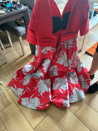 Vestido de madrina rojo y plateado