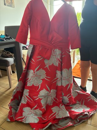 Vestido de madrina rojo y plateado