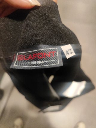 Oportunidad: Lote 127 Faldas Negras LAFONT Uniform