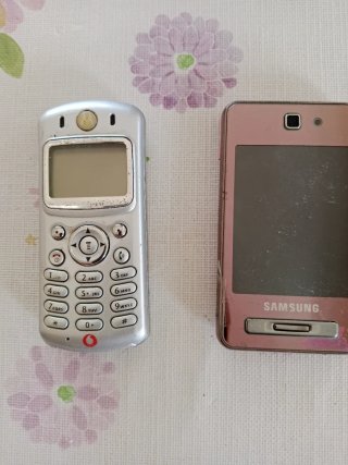 2 Móviles Antiguos Motorola y Samsung