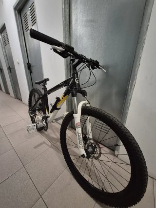 Bicicleta de Montaña Giant Negra