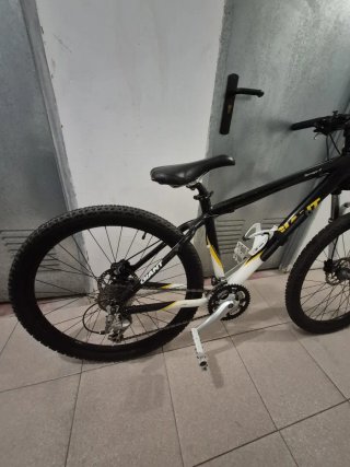 Bicicleta de Montaña Giant Negra