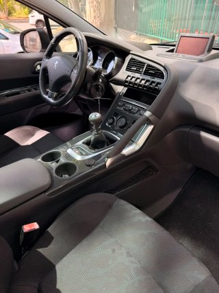 PEUGEOT 3008 TECHO SOLAR UNICO DUEÑO!!