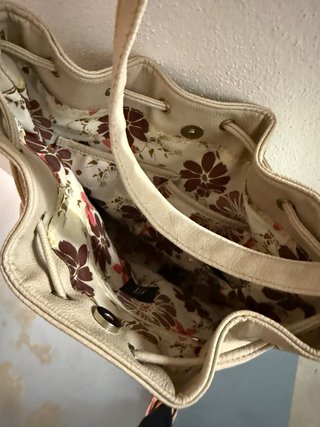 Bolso Cubo Beige con Flecos