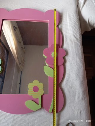 Espejo infantil decorado con flores