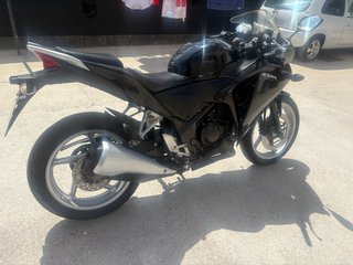 Honda CBR Negra Deportiva