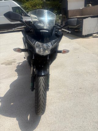 Honda CBR Negra Deportiva
