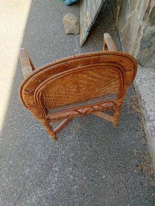 Sillón antiguo de mimbre