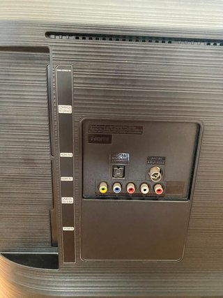 TV Samsung 32", Fire Stick y Alarma Hikvision