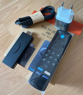 TV Samsung 32", Fire Stick y Alarma Hikvision
