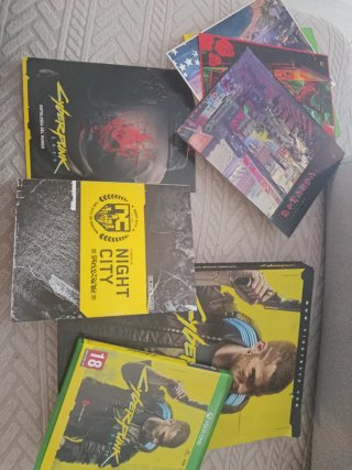 Cyberpunk 2077 Videojuego + Guía Oficial