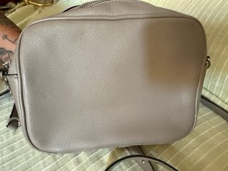 Bolso Victoria's Secret Gris con Tachuelas