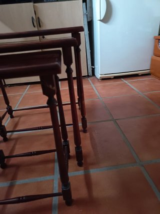 Juego mesas auxiliares madera antiguas