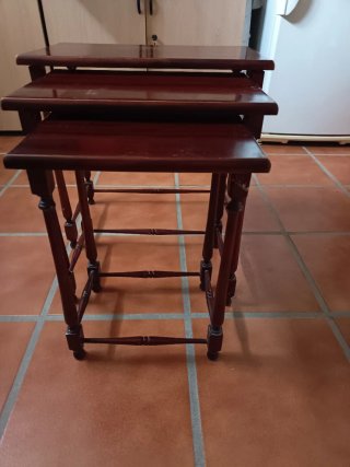Juego mesas auxiliares madera antiguas